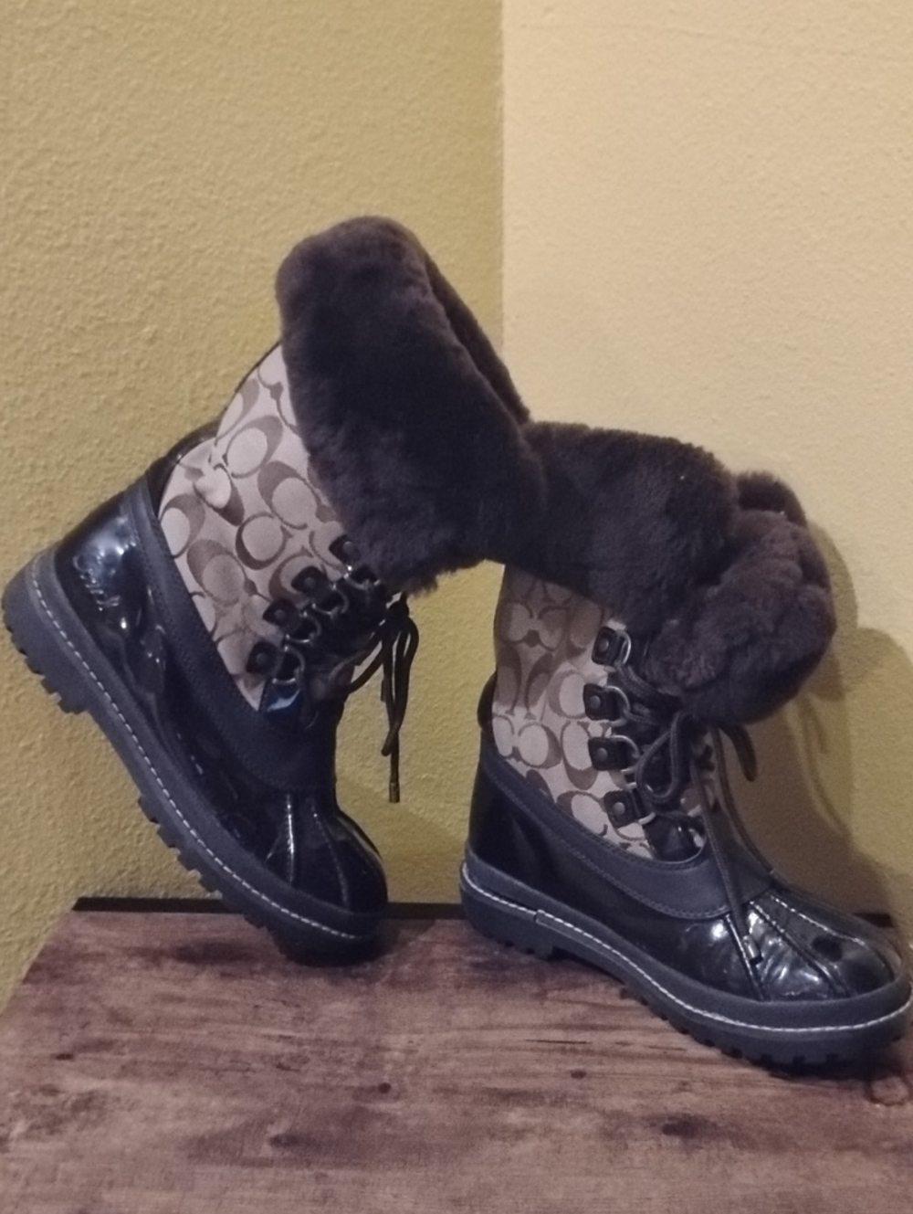 Coach Black and Brown Logo Winter Lace-Up Boots 7B